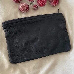 NWOT: 😊 _BRAND NEW Black Leather Toiletry/Coin Bag_ Zipper Closure
